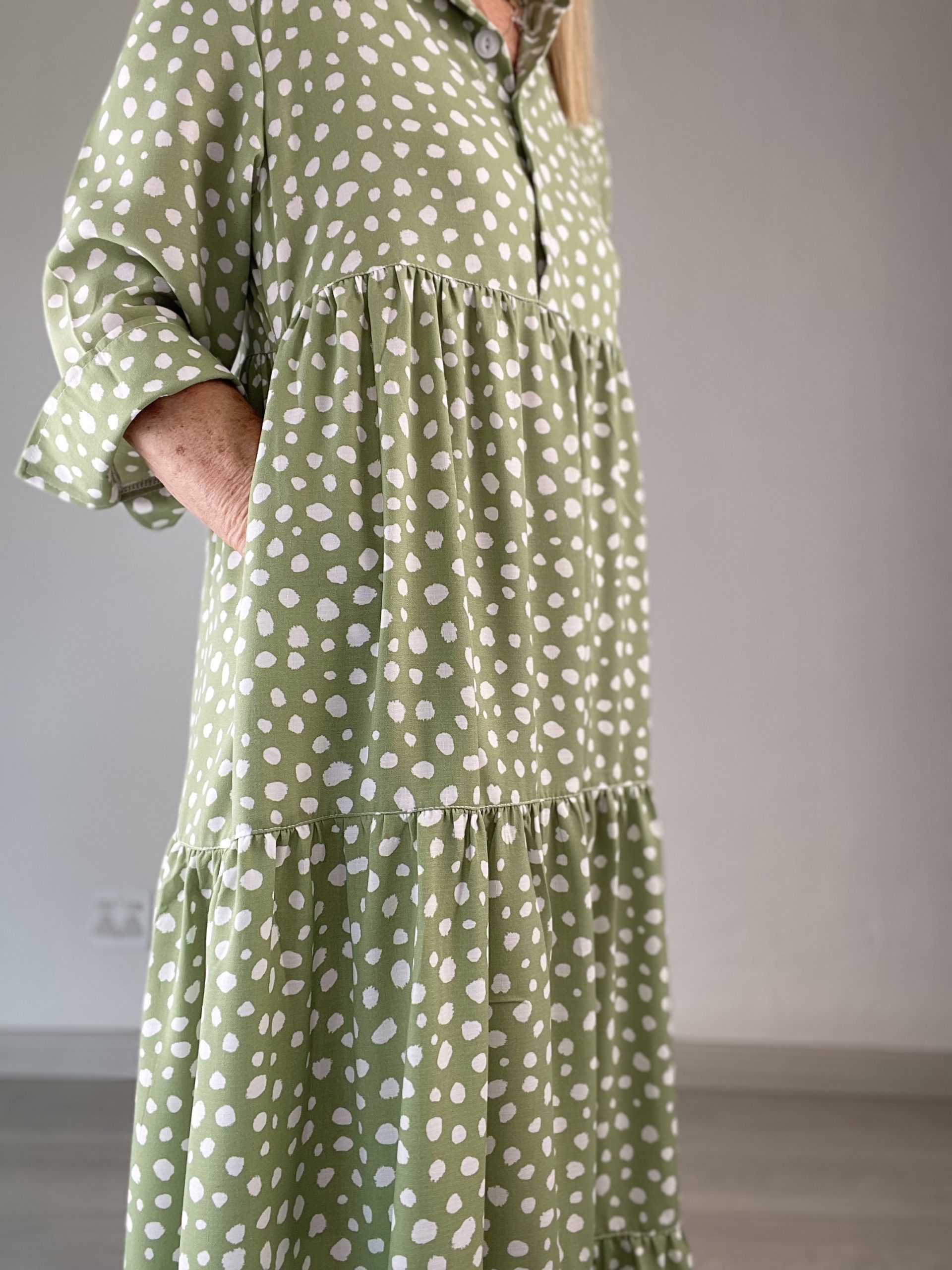 Bella dress – green with dots – detail