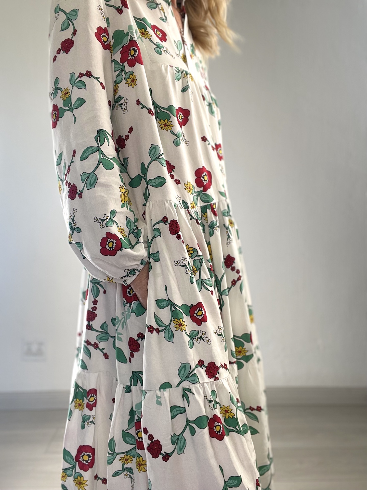 Janice dress- long sleeve white and red flowers