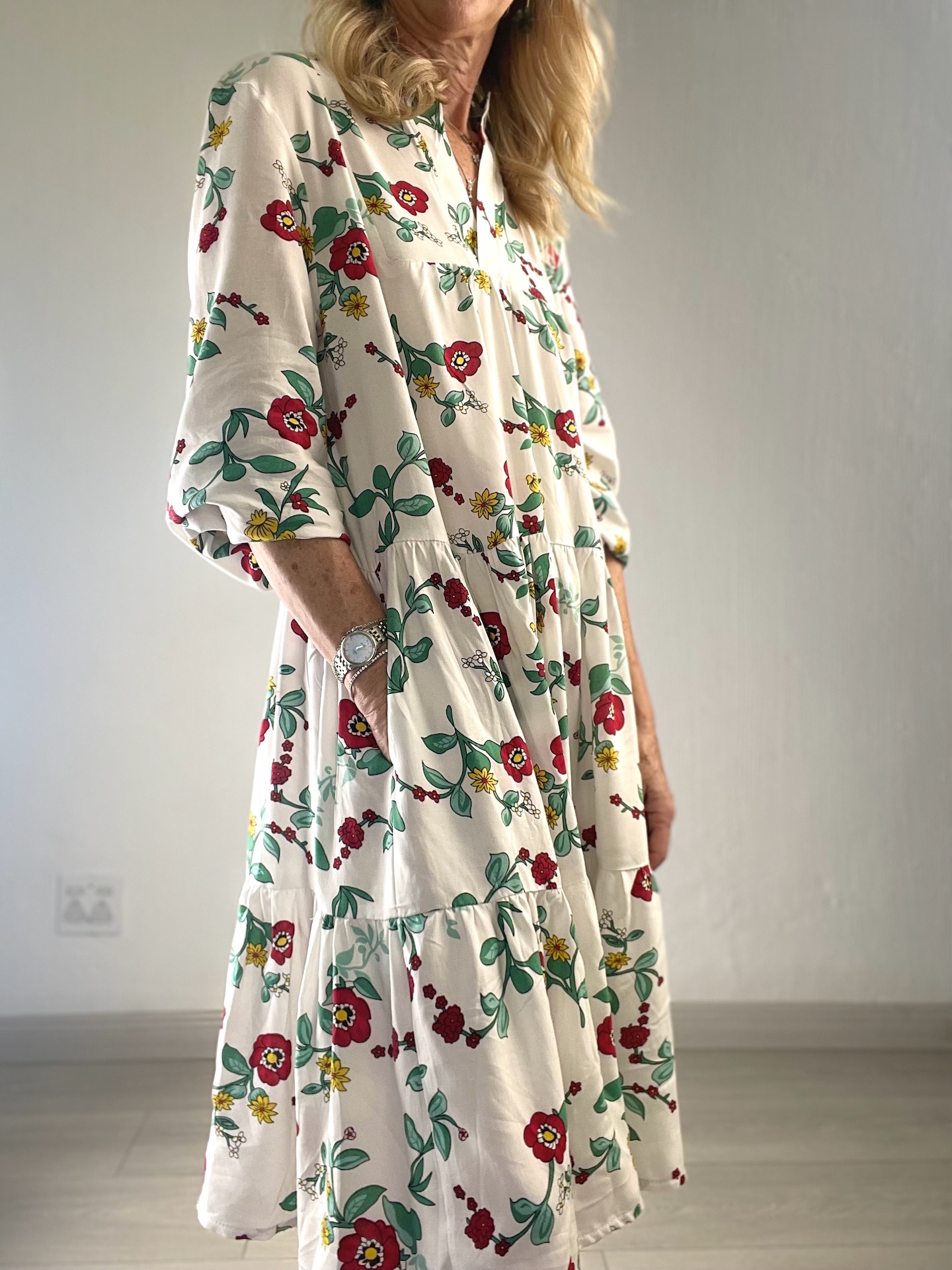 Janice dress- white with red flowers